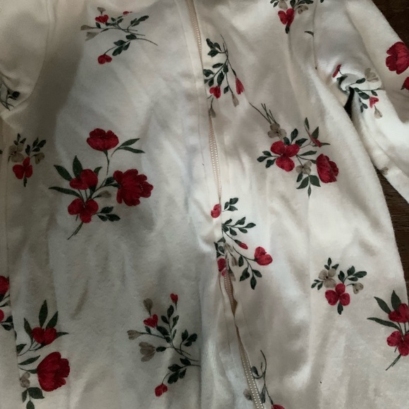 Old navy footie pajamas 3-6 and 6-9 months - Picture 2 of 7